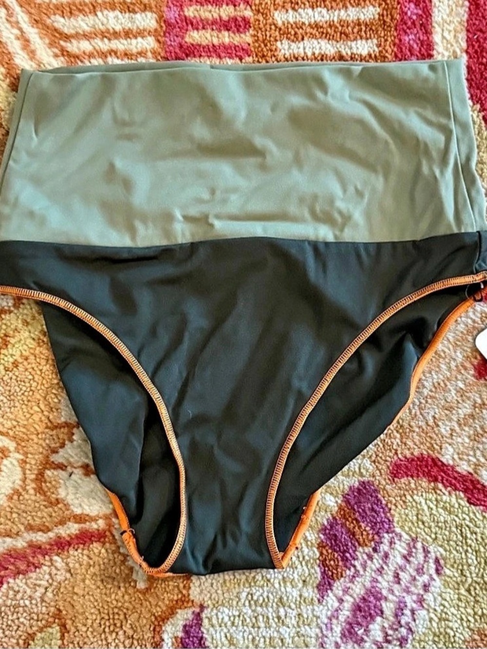 It's now cool sz Medium M Contour rashguard Imbibe colorway